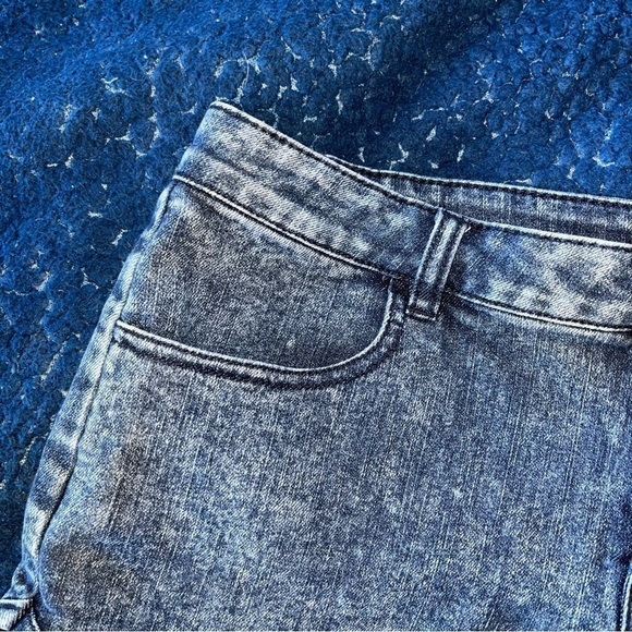 Dark wash Denim Shorts size 30 - Picture 8 of 8